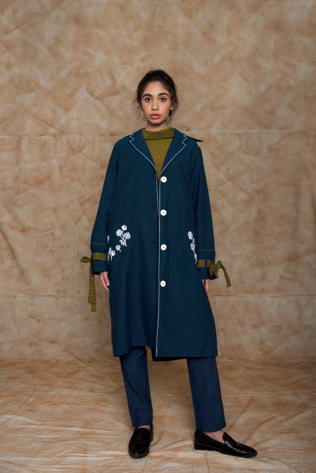Trench With Side Pockets
