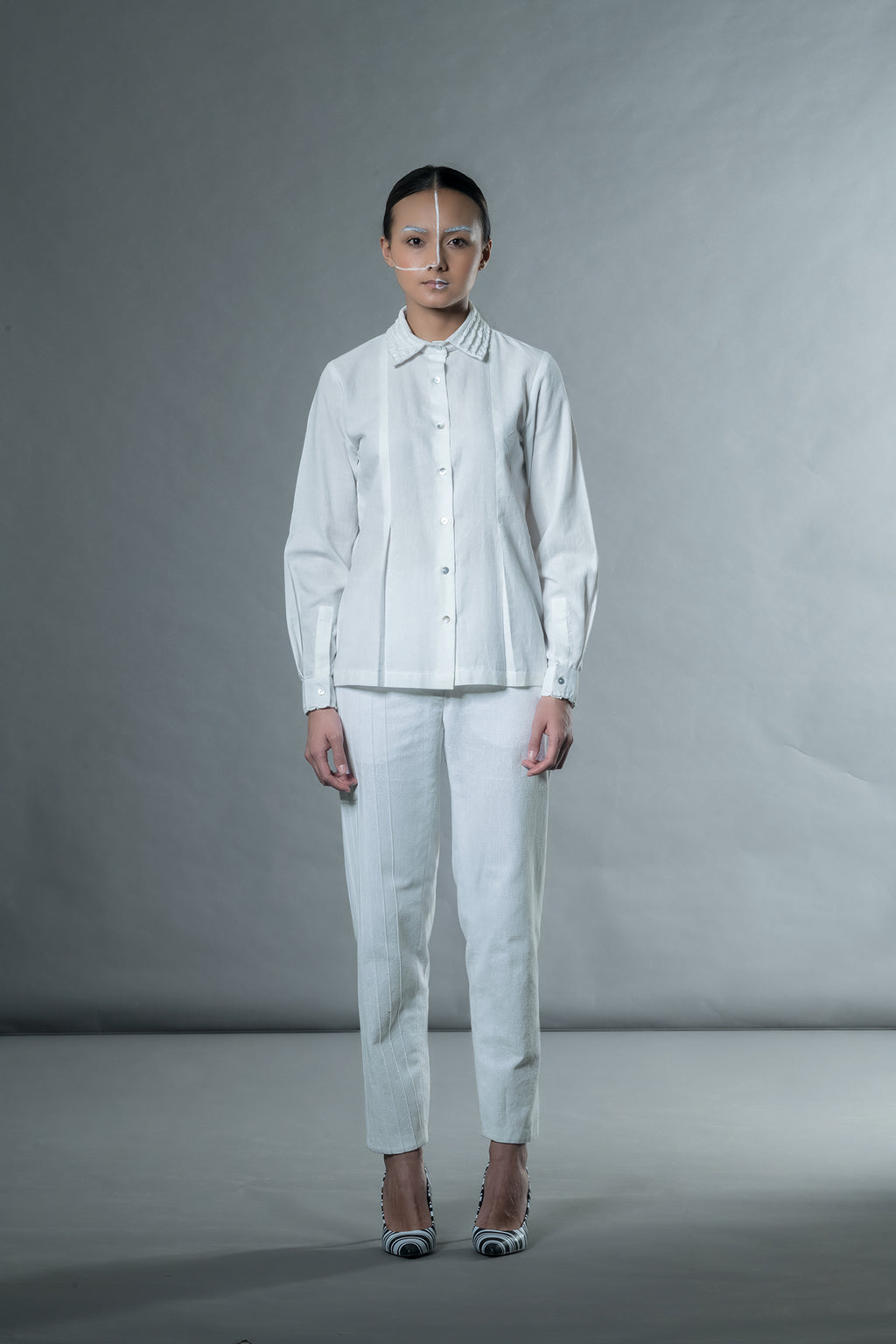 Shirt With Shell Tucks Collar