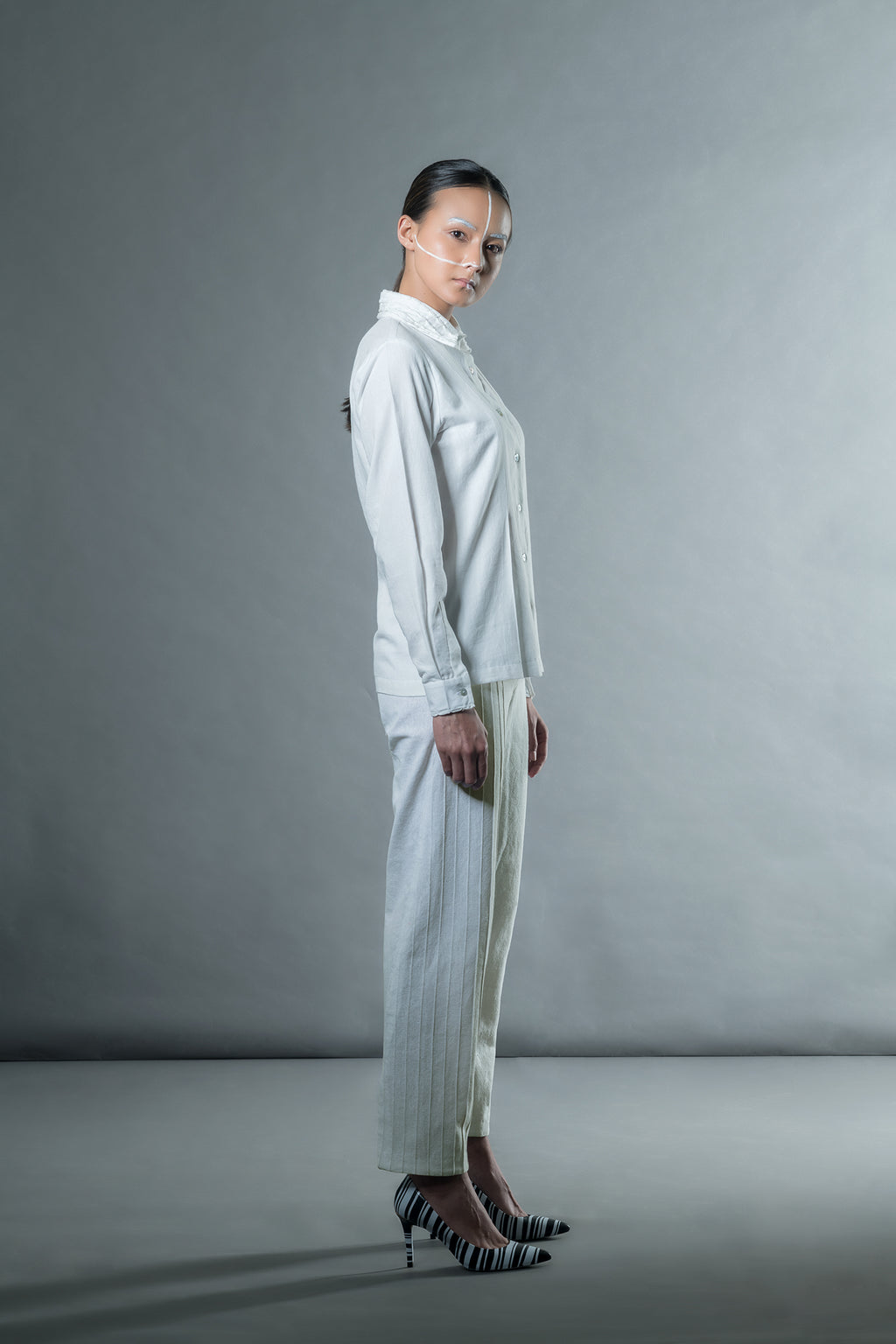 Shirt With Shell Tucks Collar
