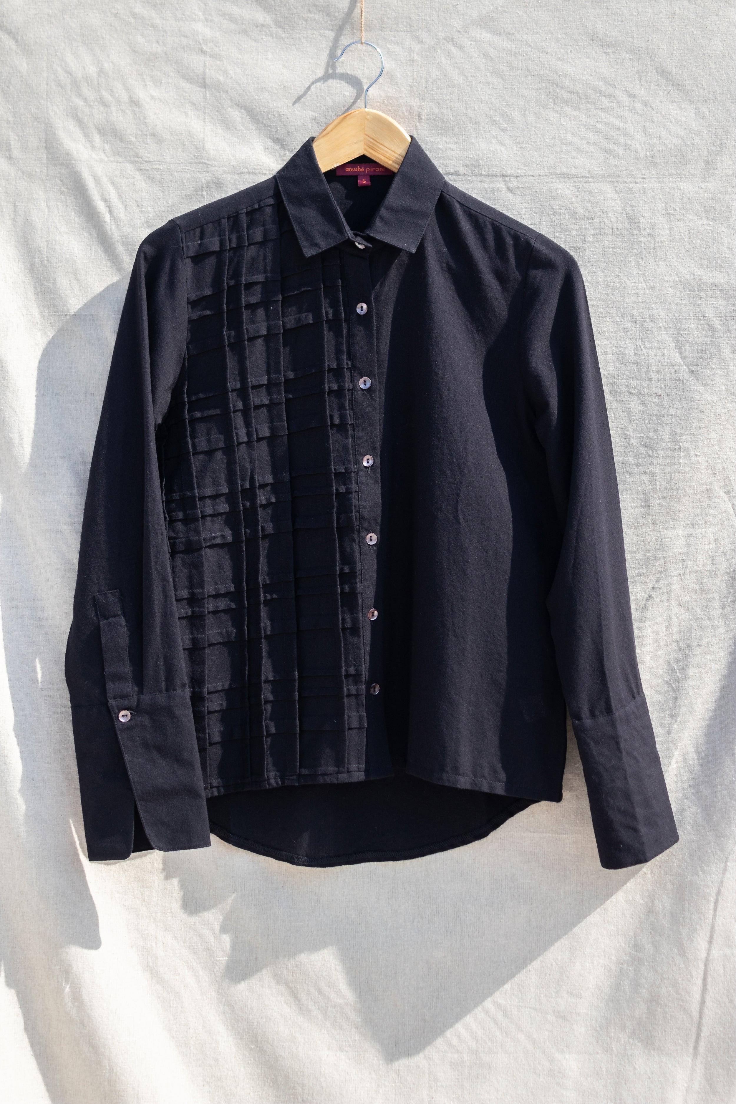 Shirt With Cross Pleats